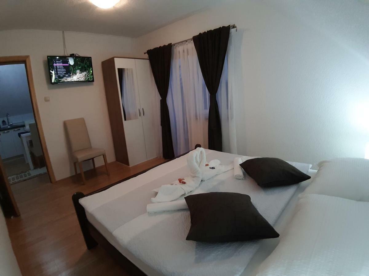 House Jelena&Marija Daire Rakovica Dış mekan fotoğraf