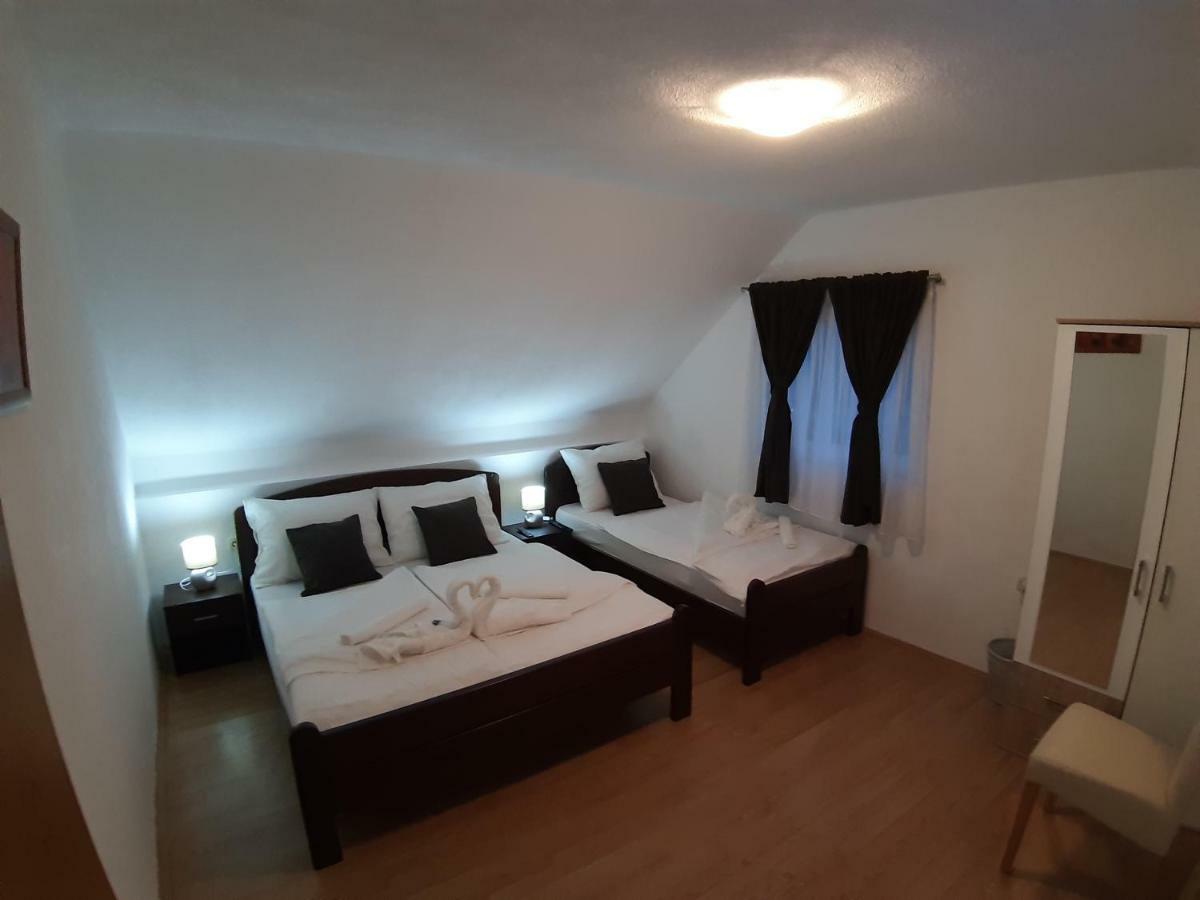House Jelena&Marija Daire Rakovica Dış mekan fotoğraf